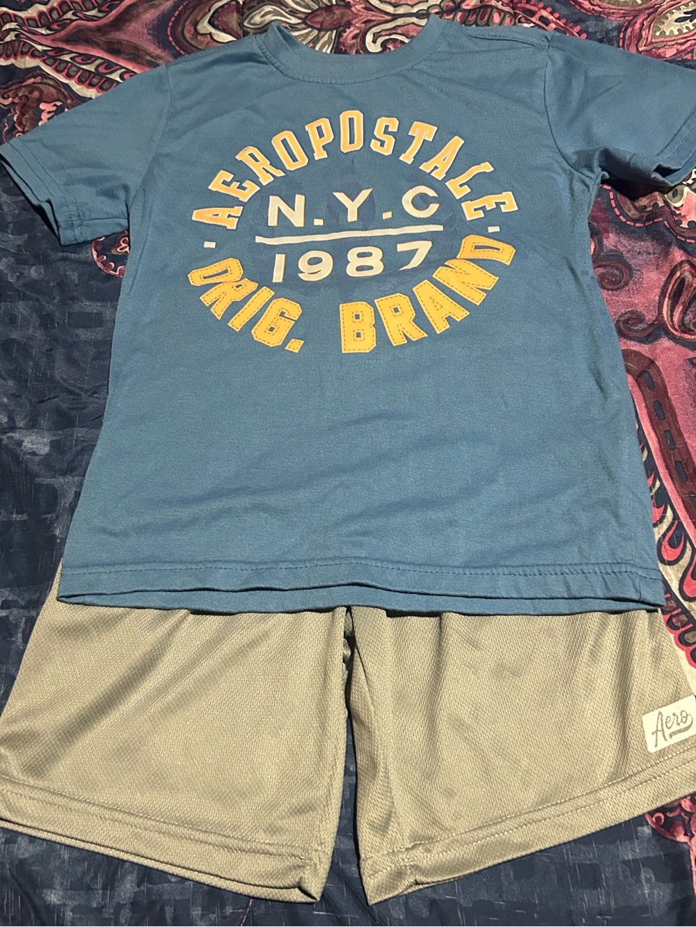 Kids Aéropostale NYC 1987 Graphic Tee in Teal & Yellow size 8.